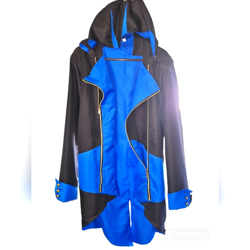 Halloween Assassin Creed Connor Men size L costume jacket with a hood.